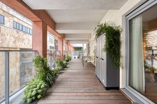 Appartement met 3 slaapkamers en terras in hartje Brussel. Dit appartement, gelegen in de levendige Nieuwstraat in Brussel, bevindt zich op een...