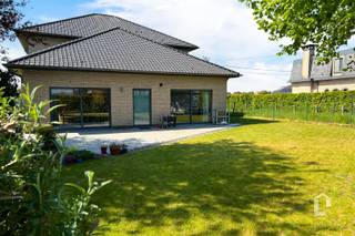 Investeringspand bestaand uit 2 ruime instapklare appartementen Het gebouw is gelegen in een rustige zijstraat van de Bosstraat en de Nederbosstraat...