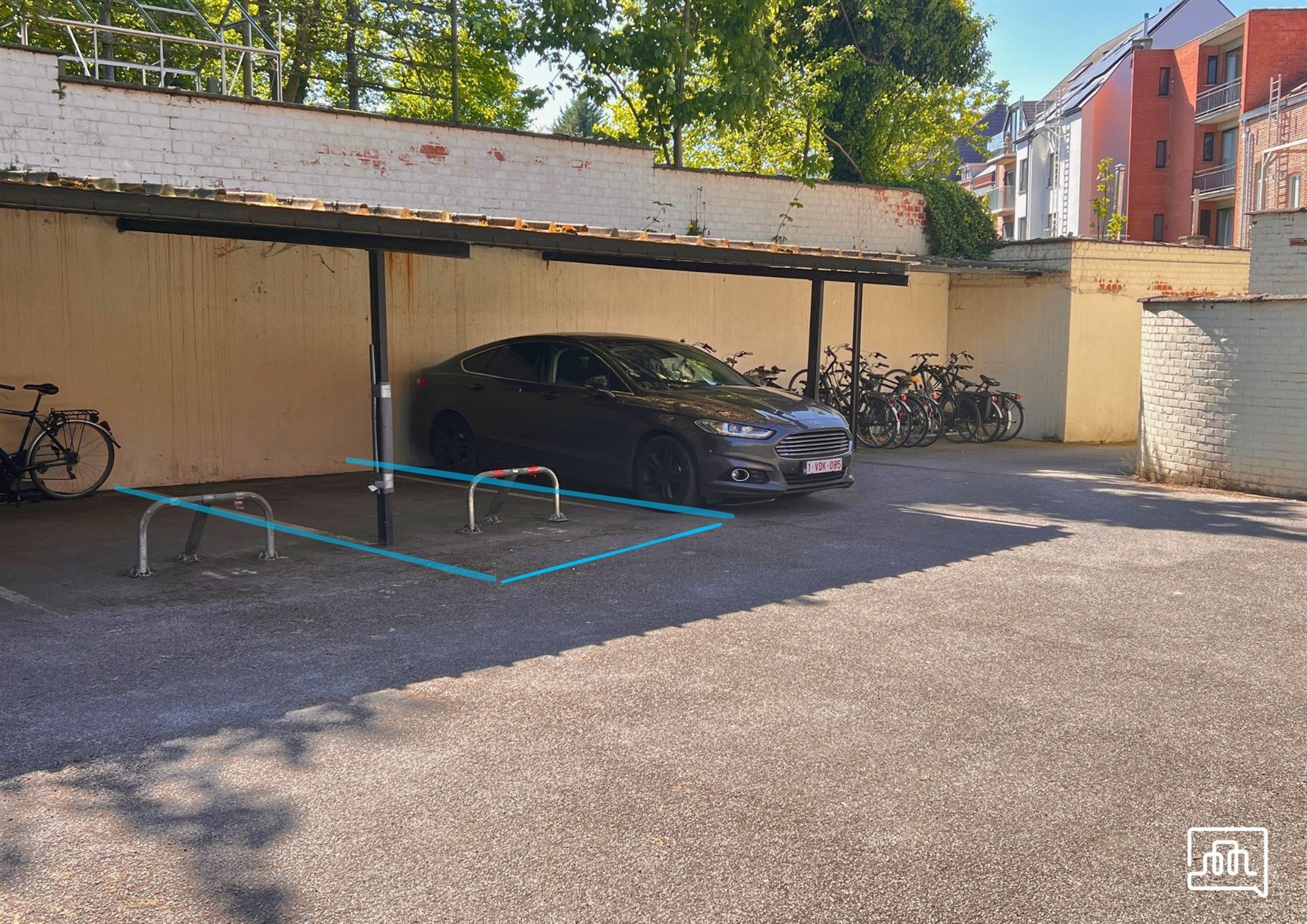 Outdoor parking - photo 2