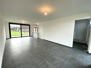 Instapklare nieuwbouwwoning met moderne afwerking en een uitstekende ligging nabij het centrum van Herselt, op wandelafstand van winkels en...