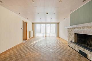 Wonen met ruimte en potentieel in het hart van Roeselare!Ontdek dit ruime, op te frissen appartement met 3 slaapkamers en een groot terras van maar...