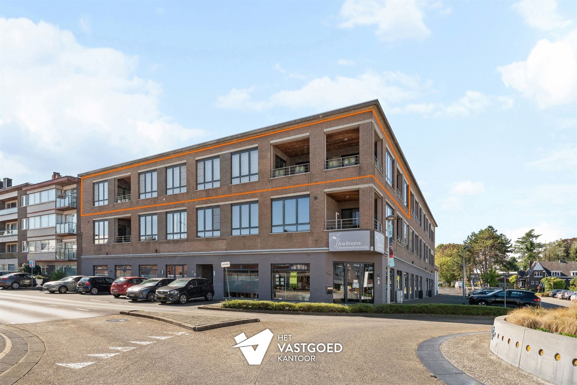 ZEER RUIME PENTHOUSE (340M²) IN UITSTEKENDE STAAT MET 3 TERRASSEN TE TESSENDERLO CENTRUM - foto 4