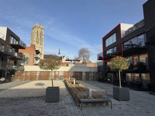 Welcome to this stunning 139m² duplex apartment located in downtown Mechelen.