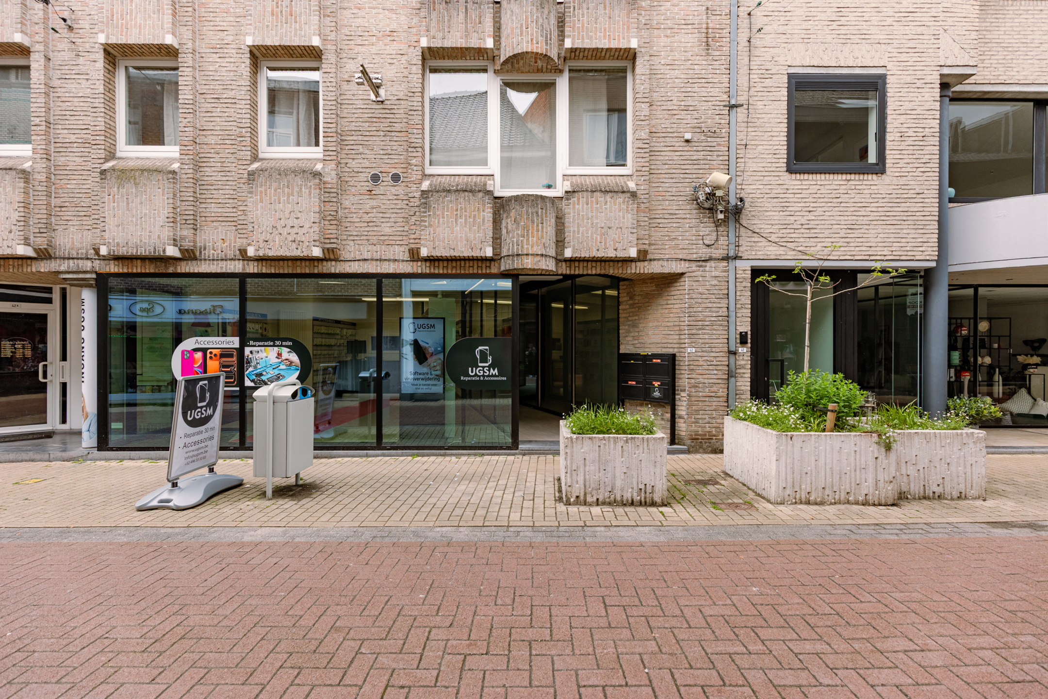 Opbrengsteigendom met 3 handelsunits en garage – Wetteren - foto 2
