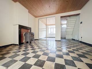 CHARMANTE STADSWONING MET 4 SLAAPKAMERS EN TUIN OP WANDELAFSTAND VAN DE GROTE MARKT TE ROESELARE GELIJKVLOERS:MOOIE INKOM, LICHTRIJKE LEEFRUIMTE MET...