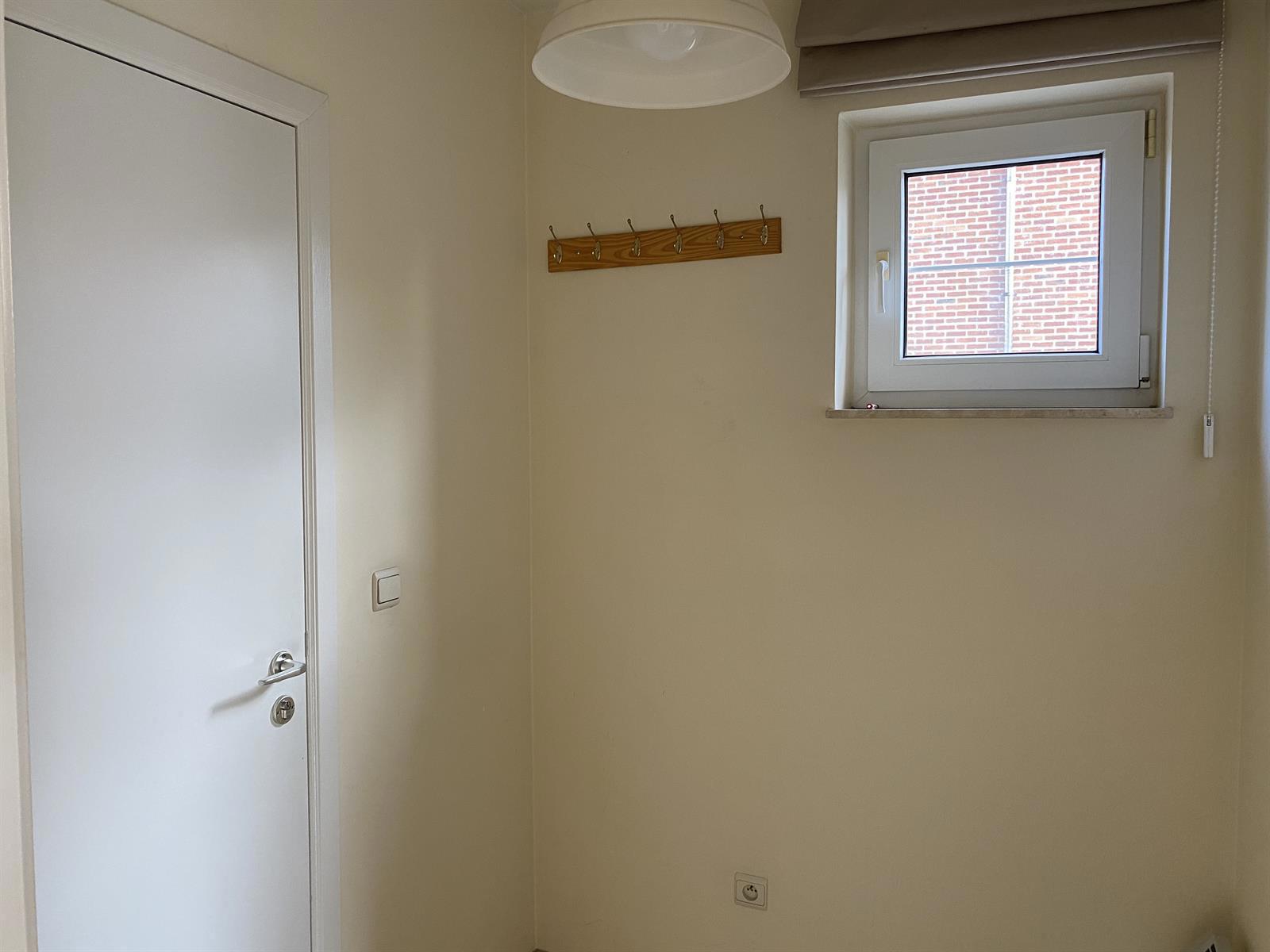Keurig gelijkvloers appartement met grote garage - foto 4