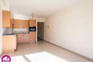 Modern Appartement te Koop – 2 Slaapkamers, Terras & Toplocatie! Ontdek dit prachtig 2-slaapkamerappartement, ideaal gelegen op een autovrij plein,...