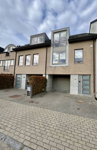 Ontdek deze magnifieke woning op een perceel van 6 are, ideaal gelegen op wandelafstand van het park van Tervuren en in de nabijheid van de...