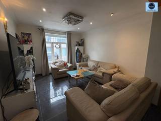 KARAKTERVOLLE WONING IN DE DORPSKERN VAN IDEGEMRichtprijs : 299.000 euro Deze karaktervolle, zeer ruime woning in de dorpskern van Idegem, omvat op...