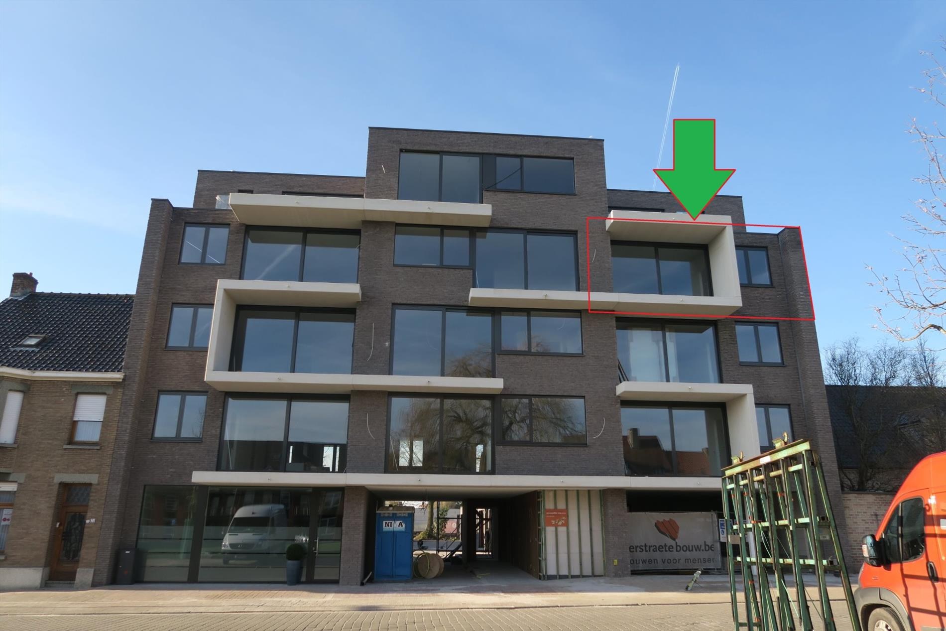 Ruim 2 slaapkamerappartement op de Markt in Houthulst - foto 1