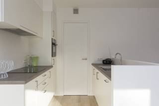 Vous devez avoir visité cet appartement ! Le long hall d'entrée vous invite dans l'espace de vie lumineux avec une cuisine ouverte...