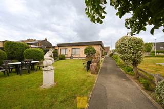 Gelegen op een rustige, maar uiterst centrale locatie op een boogscheut van het centrum van Loppem, vindt u deze degelijk gebouwde...