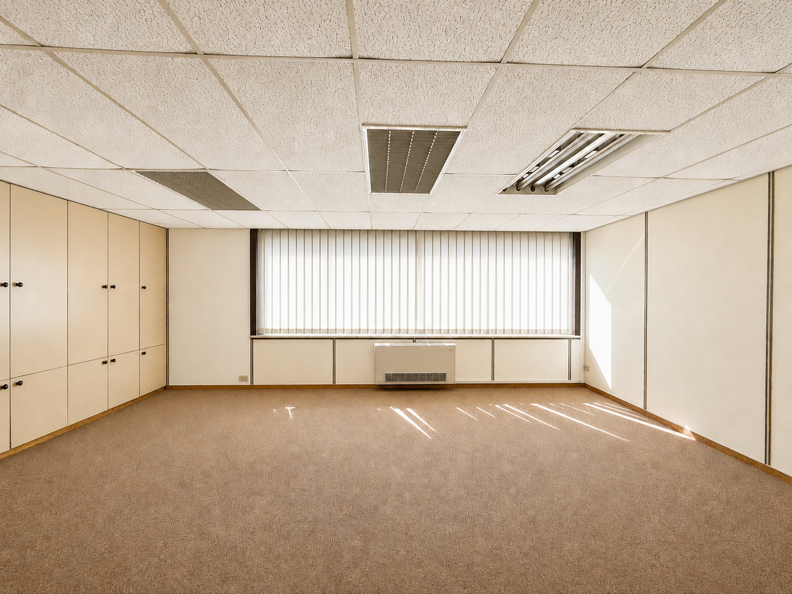 Riant magazijn met kantoorruimte in Berchem te huur - foto 5