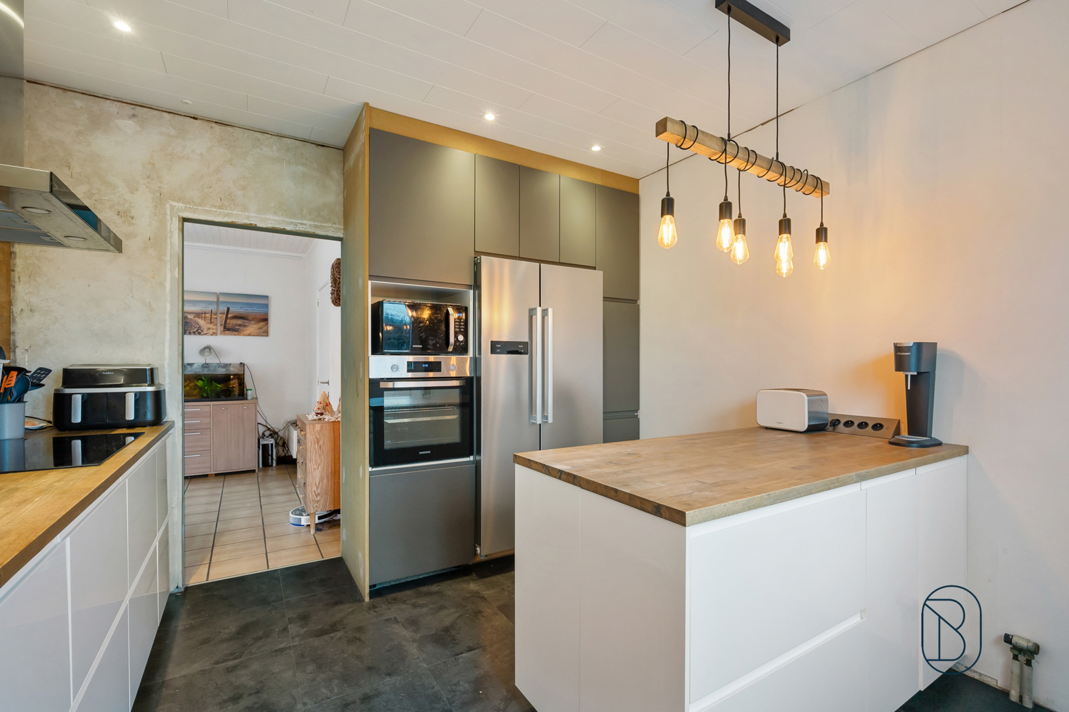 Gelijkvloerse open bebouwing met extra praktijk.  - foto 2