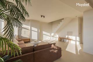 PRADO PENTHOUSE biedt een unieke woonervaring midden in het historische hart van Gent, op slechts 300 meter van de Kouter. Dit luxueuze...