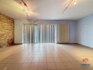 Commercial for sale in Courcelles