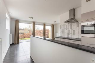 Recente en tijdloze woning met tuin in rustige buurt van RonseDeze stijlvolle woning uit 2015 bevindt zich in de groene Stadstuin van Ronse, in een...