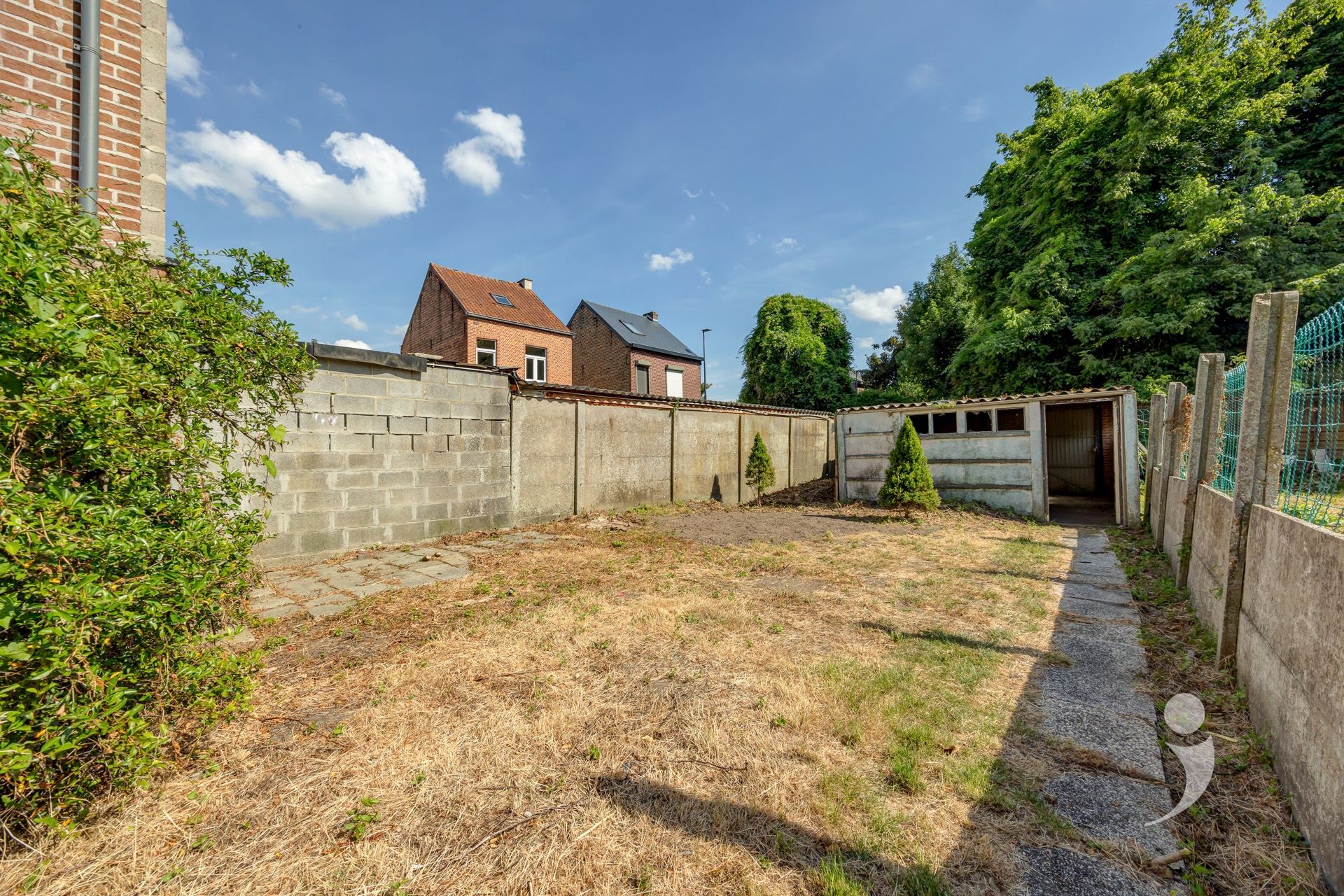 Op te frissen rijwoning met veel karakter (en garage) - foto 4