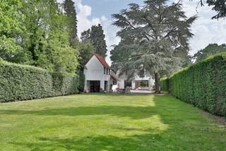 Charmante rietgedekte villa met zuidwesttuin op toplocatie in SchildeOp een uitzonderlijk rustige en gegeerde locatie in Schilde, op wandel- en...