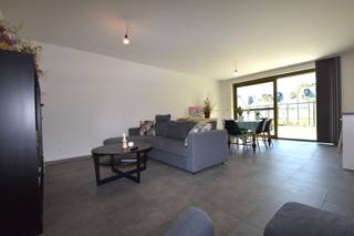 Recent energiezuinig- en modern appartement met 1 slaapkamer, dressing, Zuidgericht (overdekt) terras, ruime tuin & ondergronds: private...