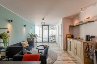 In het centrum van Sint-Niklaas bevindt zich deze prachtige kantoorruimte van +/-94 m² met bijkomend achterliggend een patio. Het pand is...