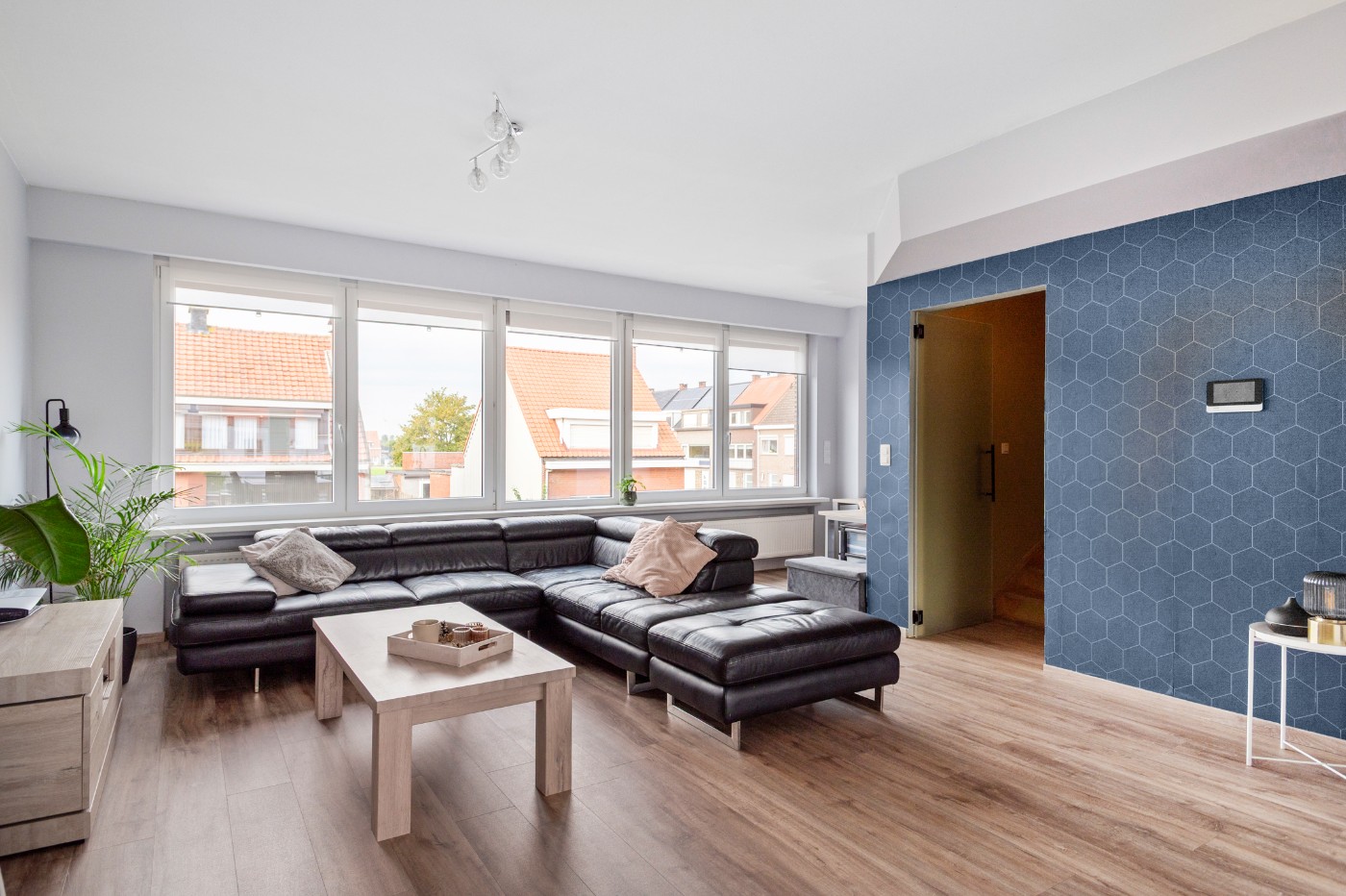 Prachtig gerenoveerde bel-etagewoning met 3 slpk., garage én gezellige tuin - foto 2