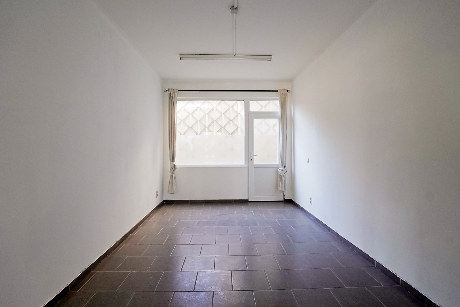 Uitstekend gelegen handelspand in het centrum van Kruibeke - photo 4