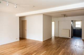 Op zoek naar een lichtrijk, ruim en comfortabel appartement gelegen op een toplocatie? Dit 2-slaapkamerappartement biedt alles wat u nodig heeft...