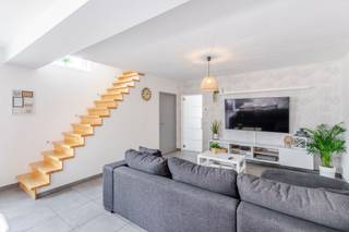 LiggingGelegen in het rustige en groene Sint-Laureins, vindt u deze gerenoveerde woning in de Leemweg 7 – een ideale locatie voor wie houdt van...
