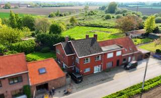 Ruime kloeke woning te koop in PoelkapelleOver de woning:Ontdek deze ruime halfopen bebouwing in het landelijke Poelkapelle, ideaal voor wie op zoek...