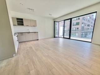 Ruim en lichtrijk nieuw appartement van 85 m² te huur op een uitstekende locatie. Het appartement combineert de rust van een groene omgeving met...