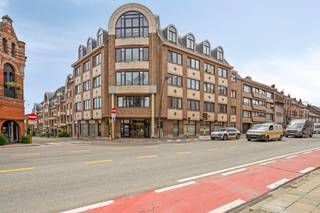Immo Pické biedt U dit gunstig gelegen appartement aan op de derde verdieping in Halle en in de onmiddelijke omgeving van winkels, openbaar...