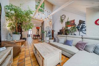 Info: maxime.l@weinvest.be or +32 470 43 68 61Come and discover this superb family home, tastefully decorated and ready to welcome its new owners!...