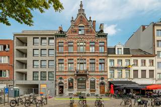 Dit voormalig postkantoor in neo-Vlaamse renaissancestijl werd in 1896 opgericht en in 2012 volledig gerenoveerd met respect voor het behoud...