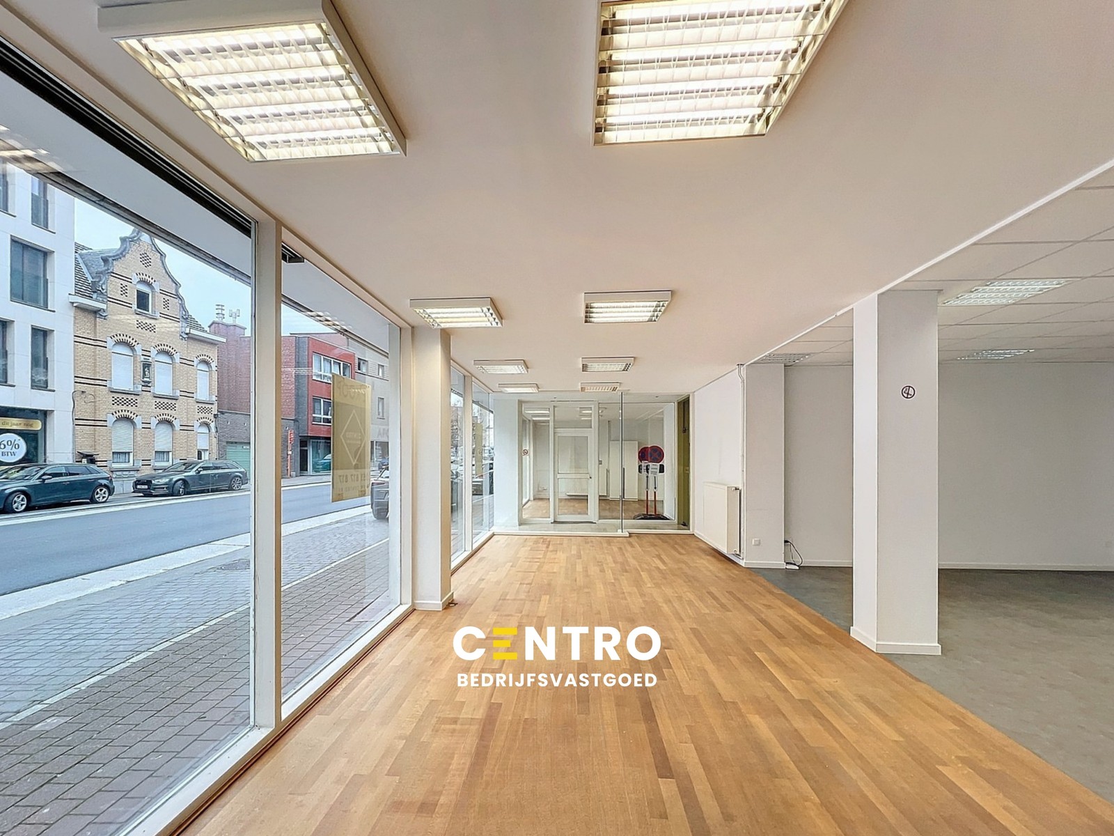 Unieke kantoor- en winkelruimten van ± 450m² te Roeselare - dicht bij de Grote Markt aan héél AANTREKKELIJKE prijs! - foto 1