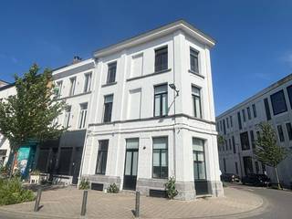 Vergunde opbrengsteigendom bestaande uit 7 studentenkamers met eigen badkamer en gemeenschappelijke keuken op absolute topligging tegenover campus...