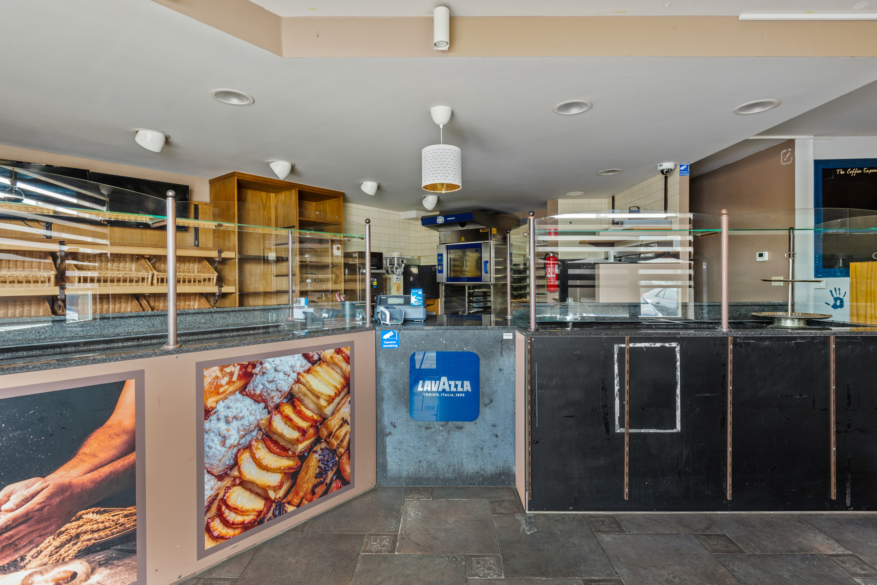 Ingerichte handelsruimte op de gelijkvloerse verdieping.  - foto 4