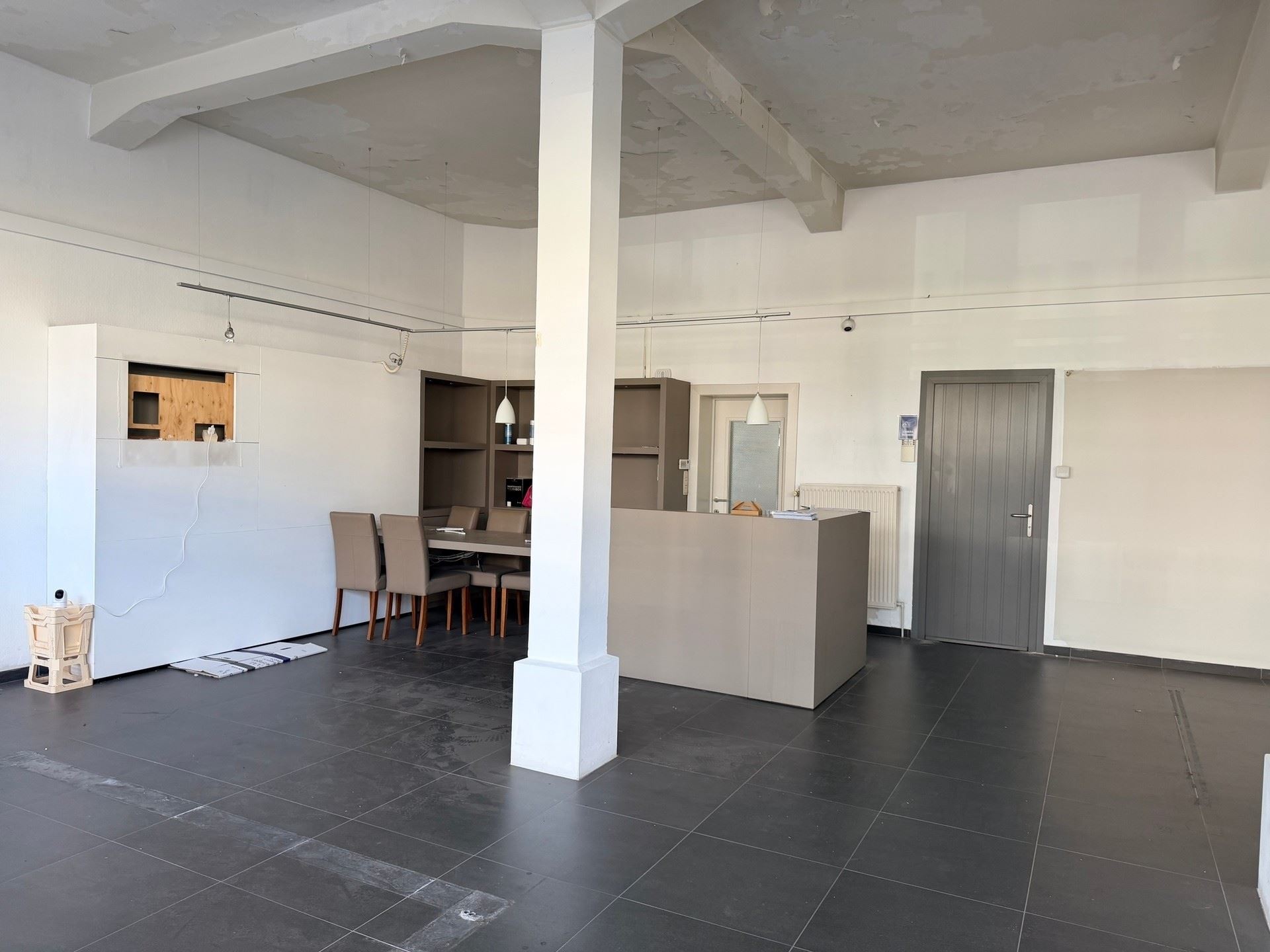Commercial à louer à Maasmechelen avec 2 chambres - photo 4