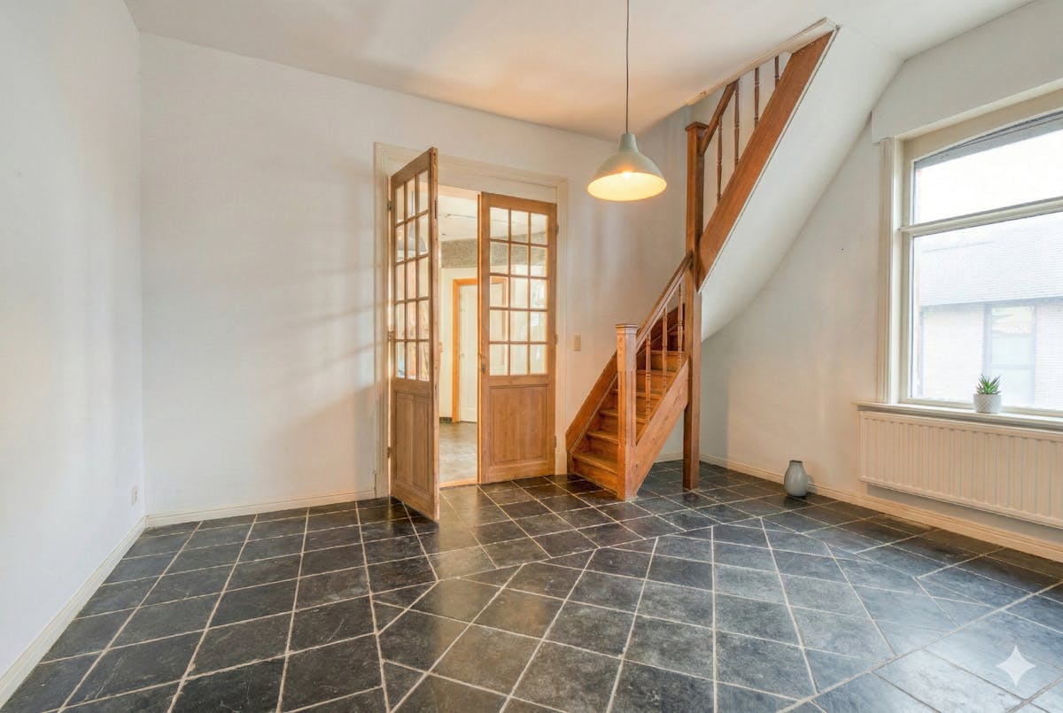 Cozy 3-bedroom house with nice courtyard and garage - photo 5