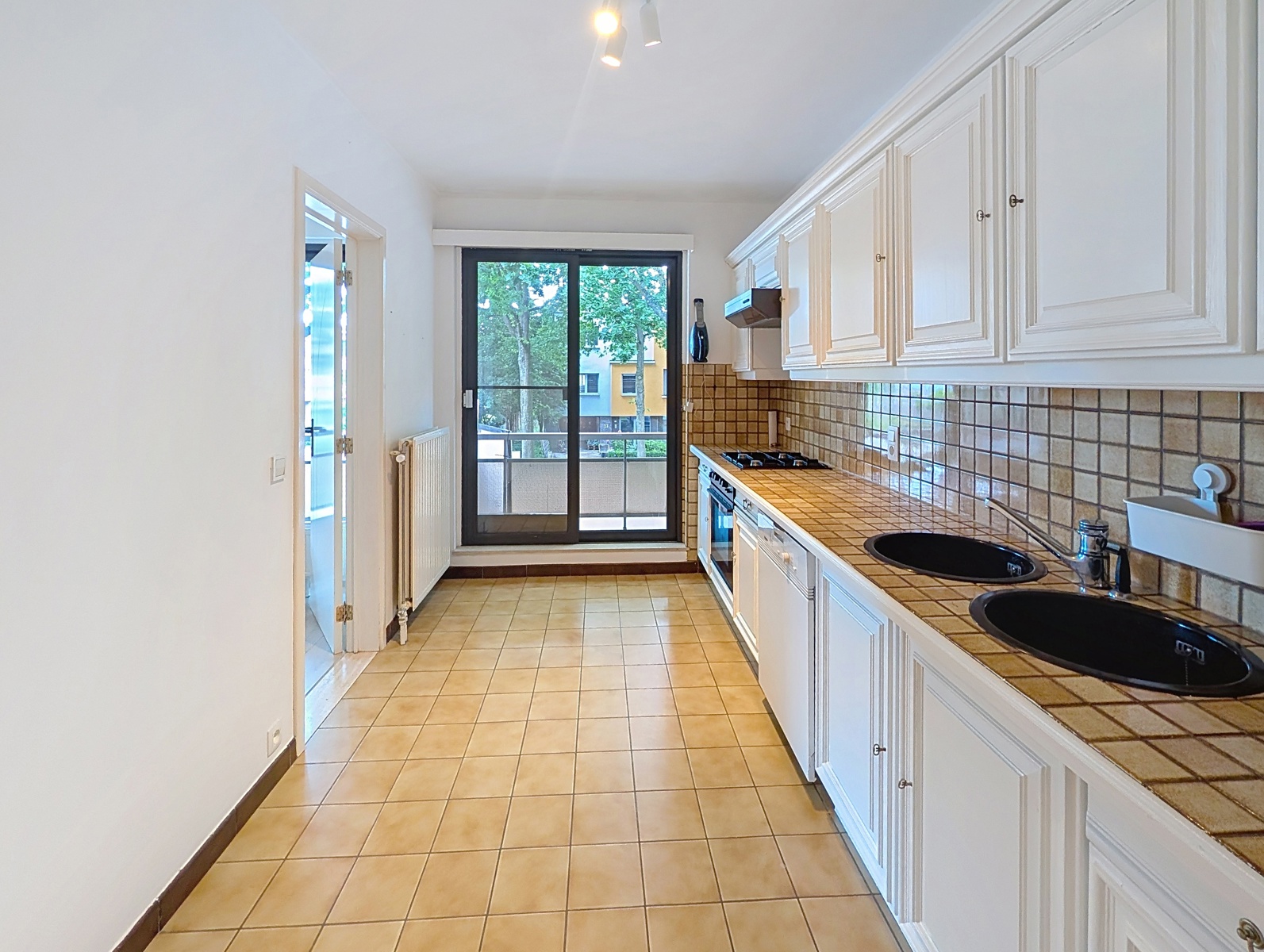 RUIM APPARTEMENT MET PRIVATE TUIN IN MORTSEL - foto 5