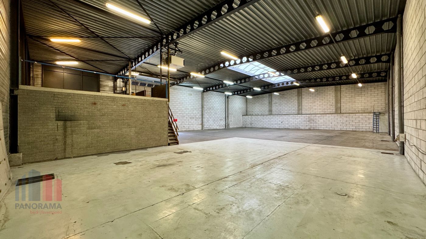 Functioneel magazijn van 540 m² met kantoren te huur - foto 5