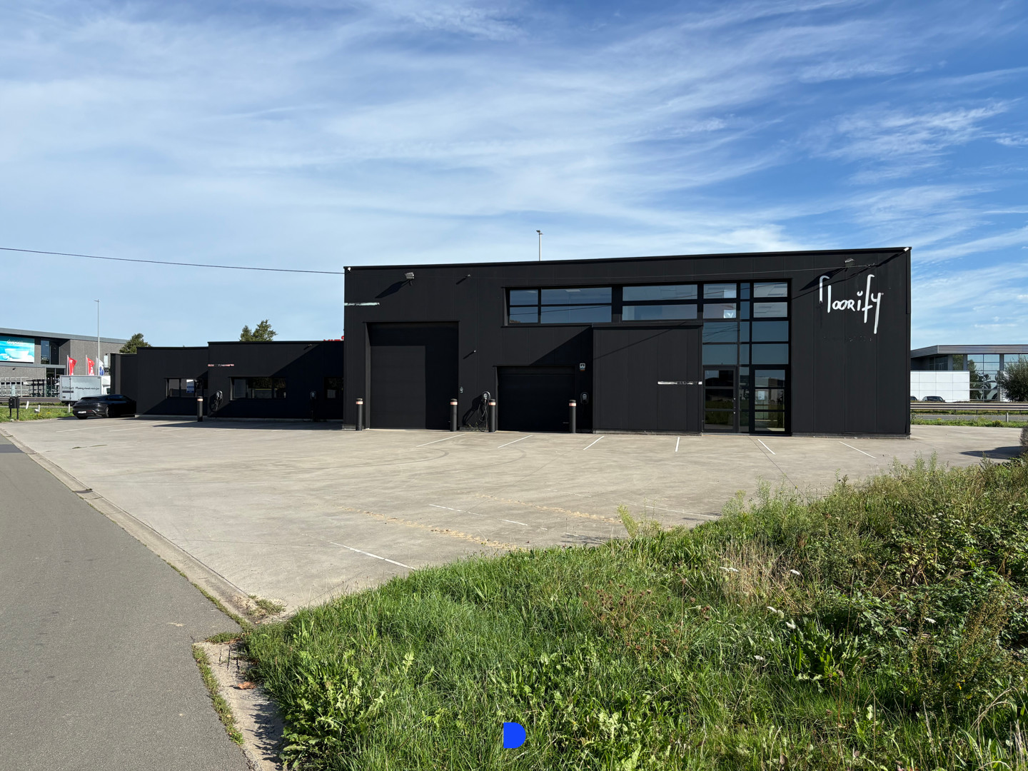 Bedrijfsgebouw op uitstekende zichtlocatie langs de Ring (R32) te Roeselare. - foto 4