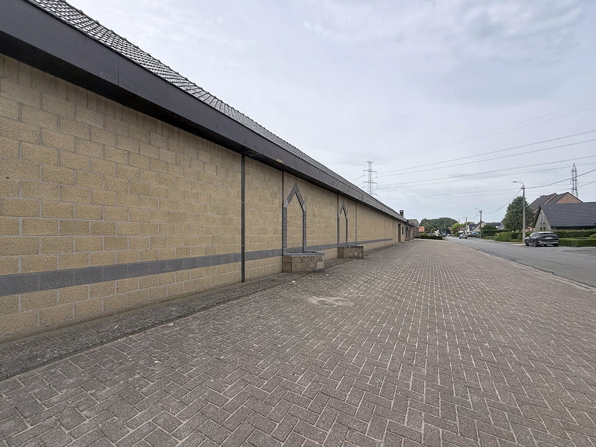 Bedrijfsgebouw (1.582 m²) te huur in Lokeren - foto 2