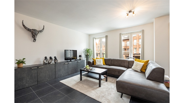 Een centraal gelegen appartement met overdekte autostaanplaats - foto 5