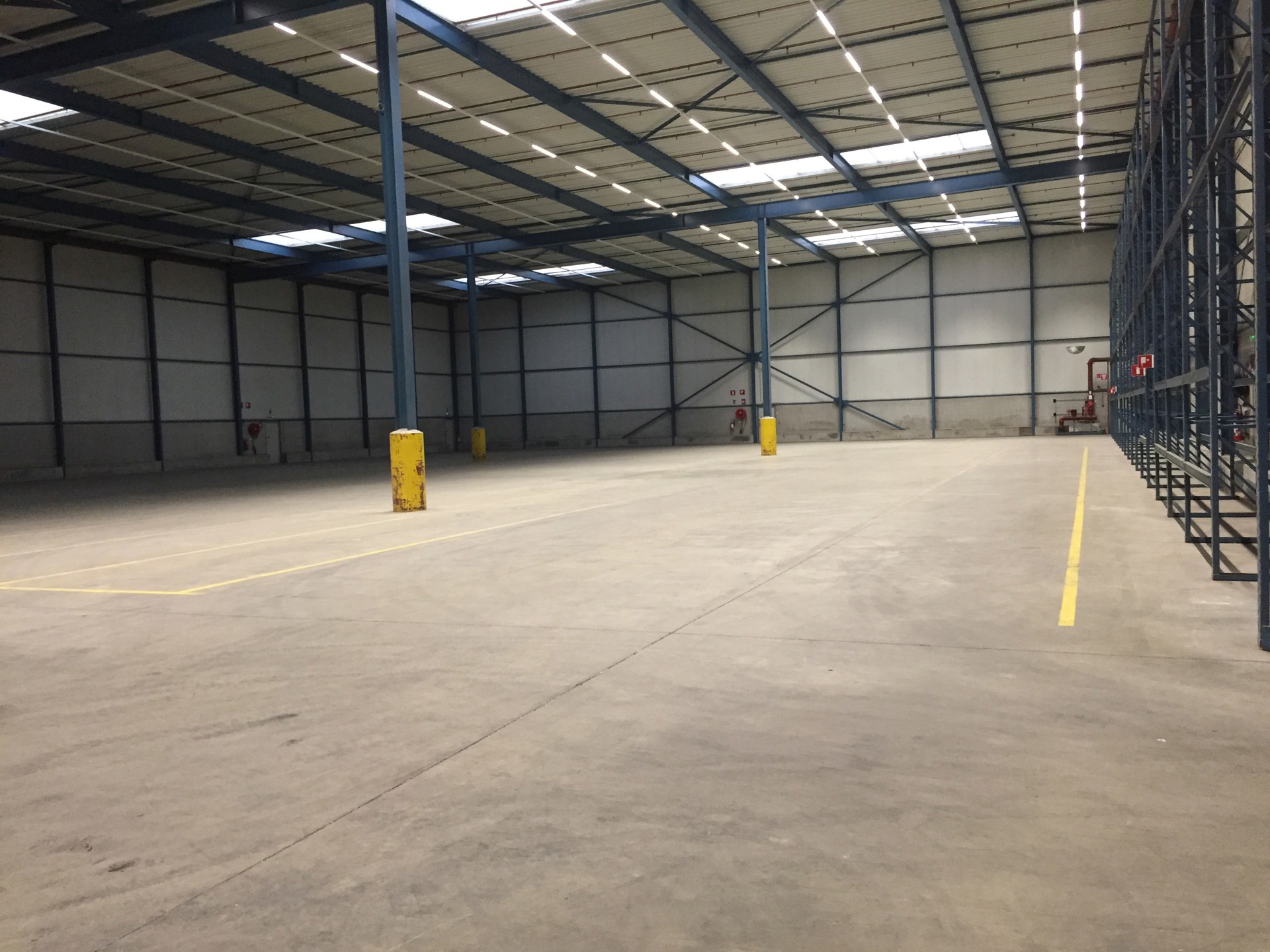 Magazijn unit 1 :  2.591m² te huur - foto 4