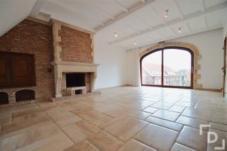 In het centrum van Ieper vinden we in de Rijselstraat dit zeer ruime appartement van maar liefst 141m².Het appartement beschikt over een...