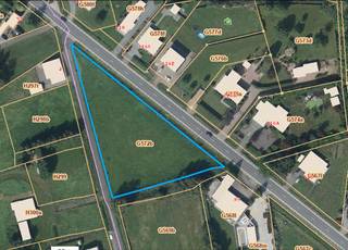 Centraal gelegen perceel landbouwgrond op 4047m² te Heist-op-den-Berg.Straatbreedte: +- 133 m².Het perceel is bereikbaar via de Maria Coolstraat en...