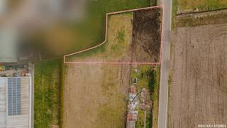 Bouwgrond voor open bebouwing in residentiele en groene wijk in Betekom.<br /><br />Gezinsvriendelijke buurt, vlakbij de groene omgeving van de Balenberg. Scholen en sport-en-ontspanningsmogelijkheden op fietsafstand. <br />De oprit E314 in Aarschot is gelegen op ca. 3km, wat deze locatie een goede uitvalsbasis richting Hasselt of Leuven maakt.<br /><br />Opgedeeld in 2 kadastrale percelen van 2a88 en 4a.