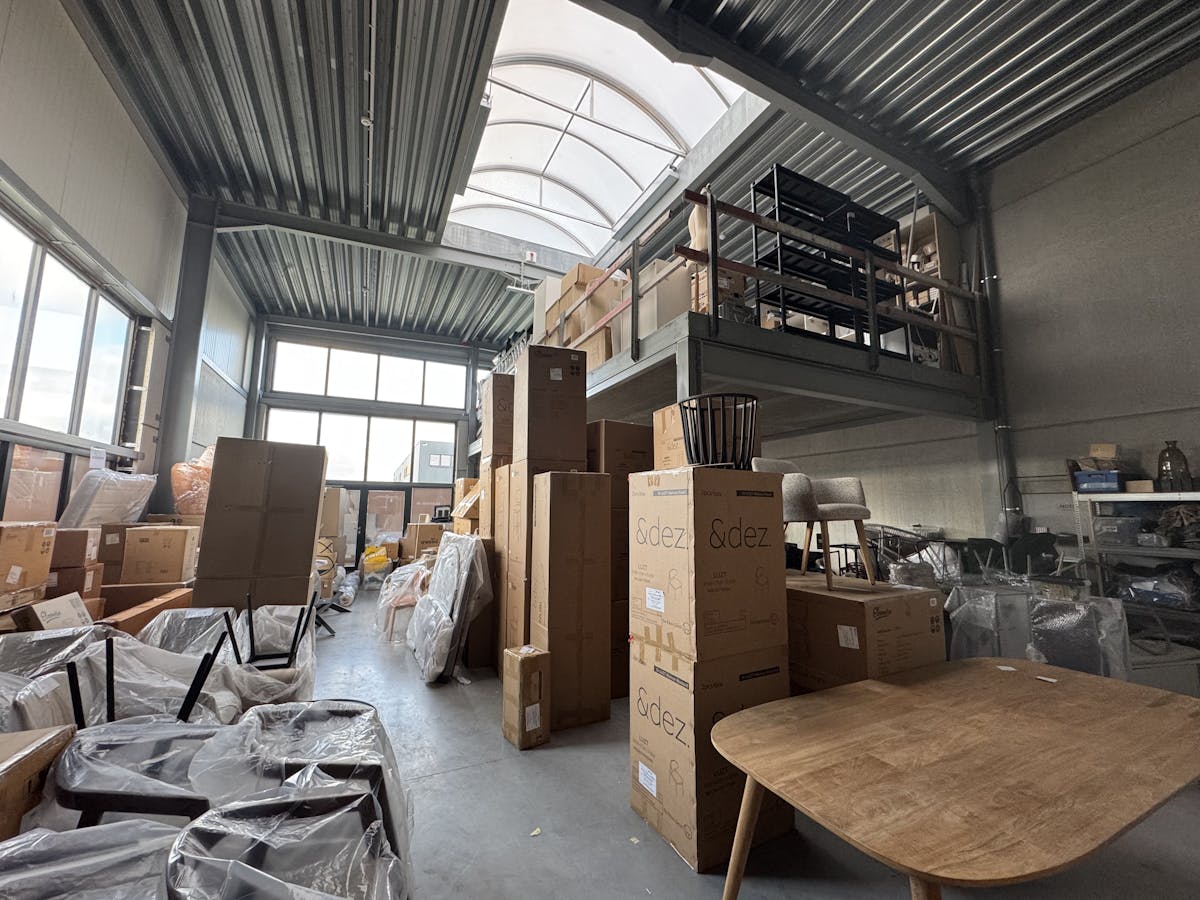 Warehouse with mezzanine for rent (150 m²) - photo 3