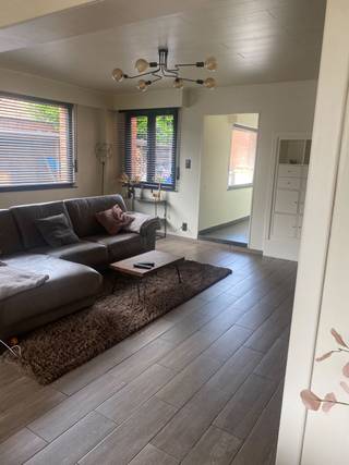 Instapklare gezinswoning met 3 slaapkamers, grote tuin en garage in hartje OevelWelkom in deze charmante en instapklare woning, ideaal gelegen in een...